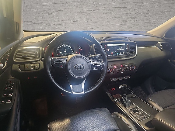 Kia Sorento 6 of 8