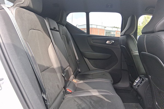 Volvo XC40 12 of 17