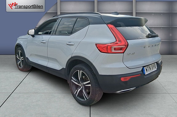 Volvo XC40 3 of 17