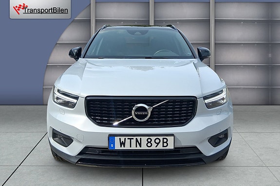 Volvo XC40 8 of 17