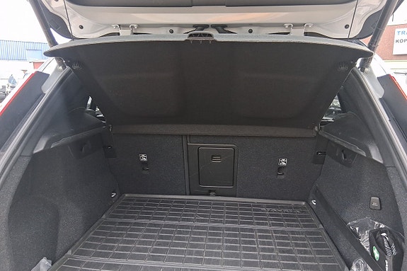 Volvo XC40 11 of 17