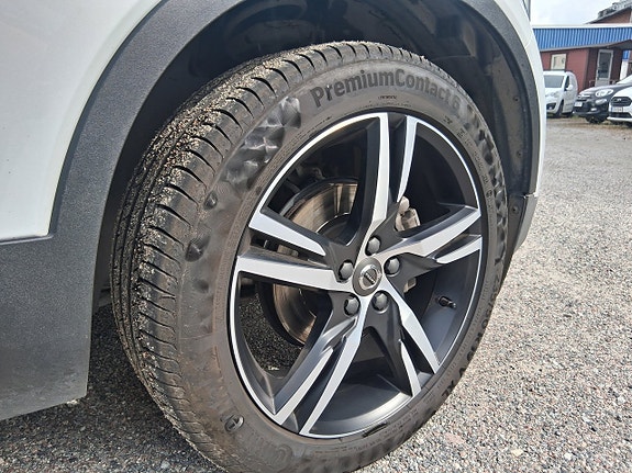 Volvo XC40 17 of 17