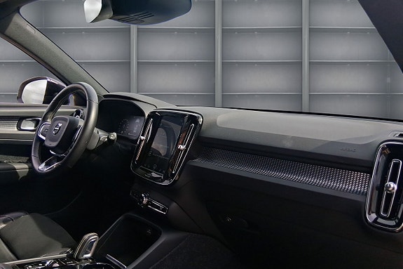 Volvo XC40 10 of 17