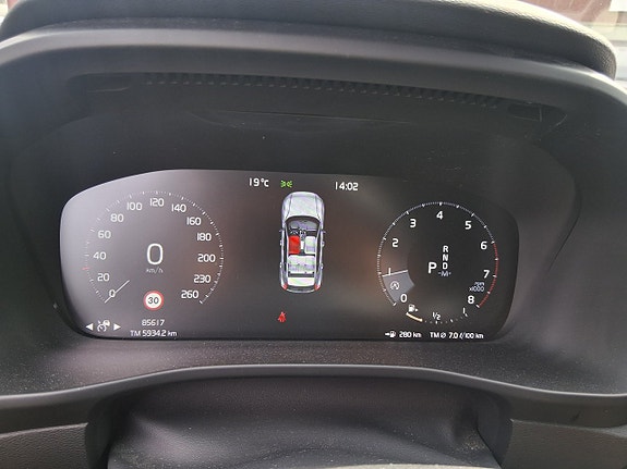 Volvo XC40 15 of 17