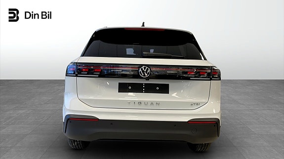 Volkswagen Tiguan 6 of 15
