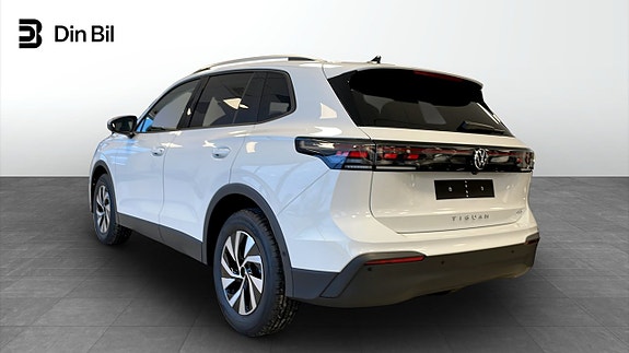 Volkswagen Tiguan 4 of 15