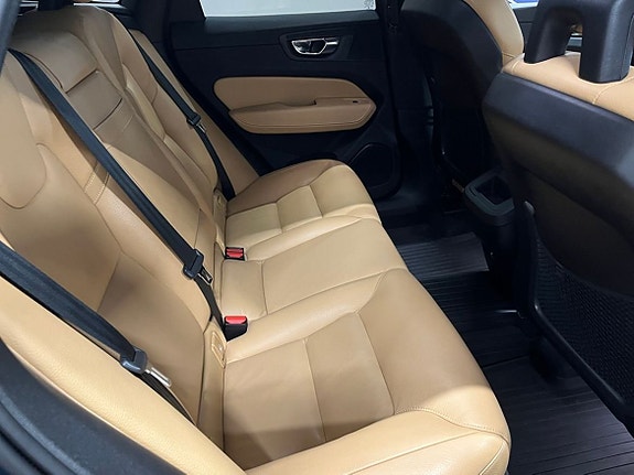 Volvo XC60 10 of 27