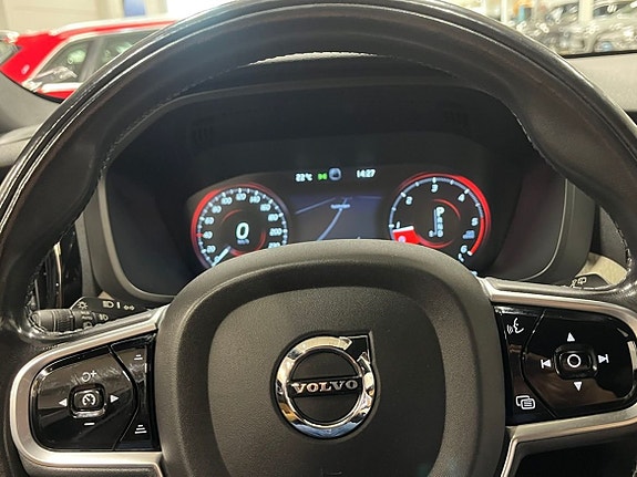 Volvo XC60 12 of 27