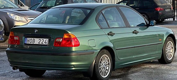 BMW 318i 3 of 10