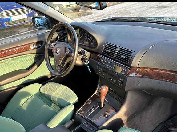 BMW 318i 6 of 10