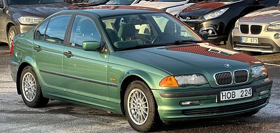 BMW 318i 2 of 10