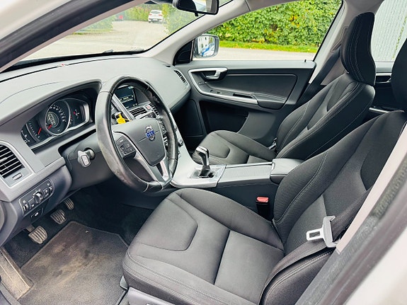 Volvo XC60 8 of 25