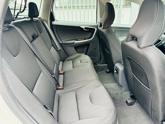Volvo XC60 6 of 25