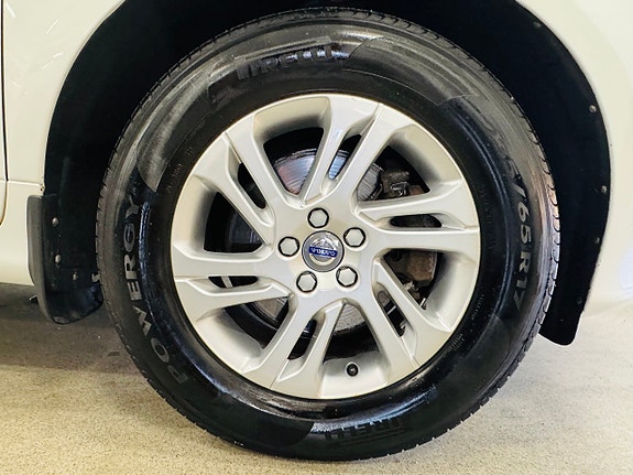 Volvo XC60 11 of 25
