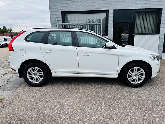 Volvo XC60 10 of 25