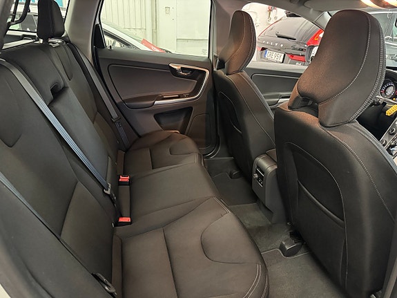 Volvo XC60 18 of 25