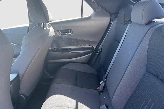 Toyota C-HR 8 of 12