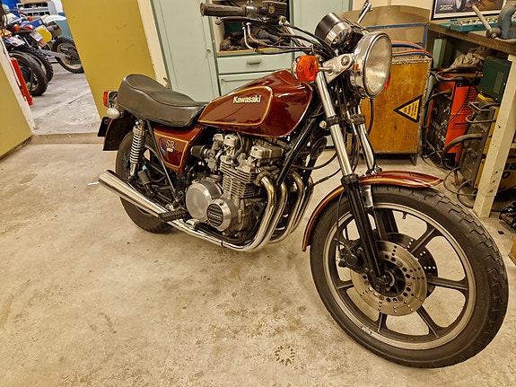 Kawasaki Z 650-D4/SR 2 of 3