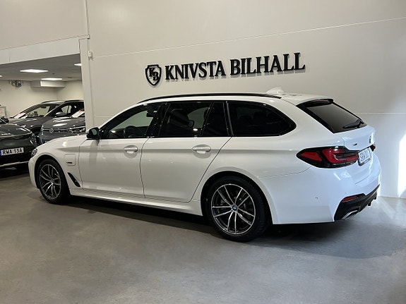 BMW 530e 2 of 29