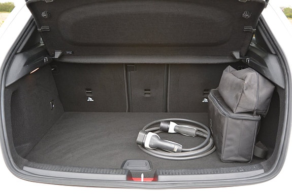 Mercedes-Benz A250 e 18 of 30