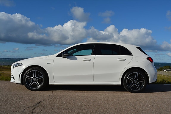 Mercedes-Benz A250 e 4 of 30