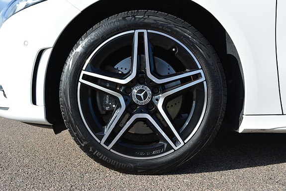 Mercedes-Benz A250 e 17 of 30