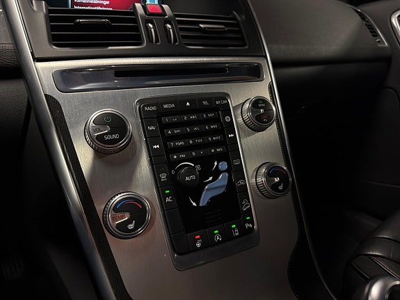 Volvo XC60 17 of 23