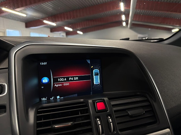 Volvo XC60 14 of 23