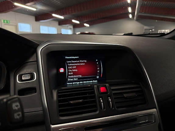 Volvo XC60 16 of 23