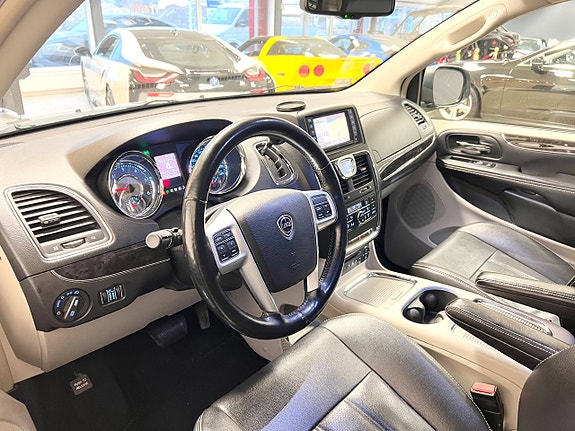 Lancia Voyager 10 of 19