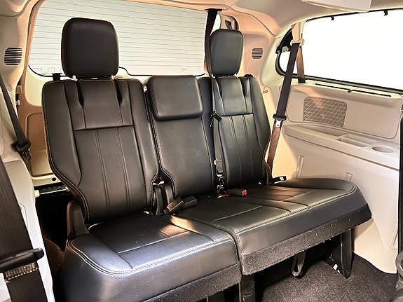 Lancia Voyager 16 of 19