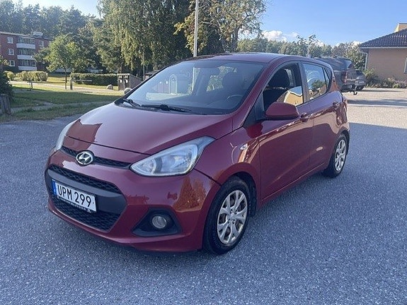Hyundai i10 2 of 5