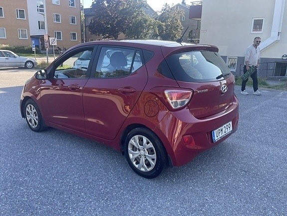 Hyundai i10 4 of 5