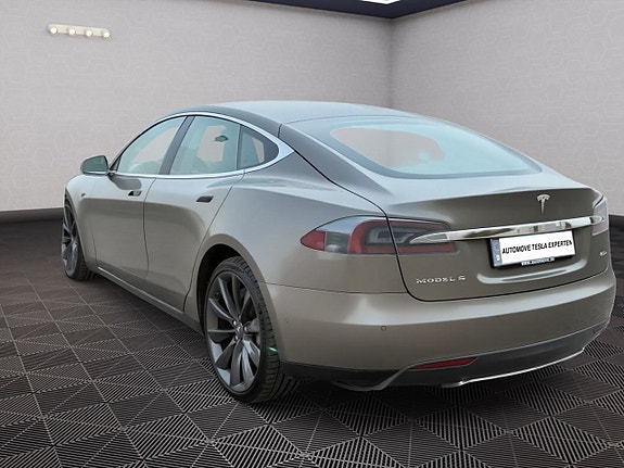 Tesla Model S 9 of 15