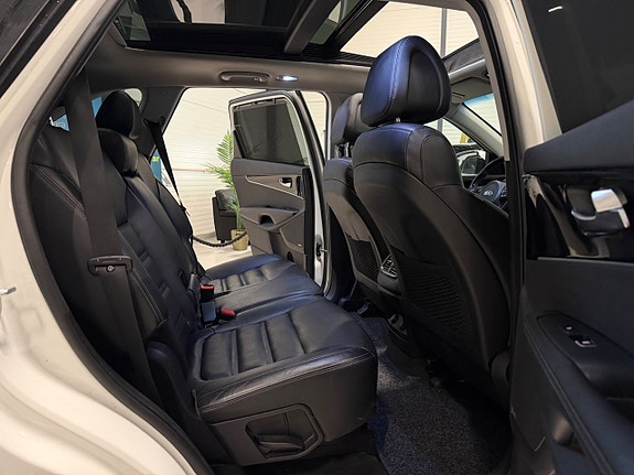 Kia Sorento 14 of 26