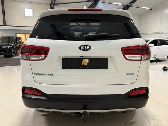Kia Sorento 12 of 26