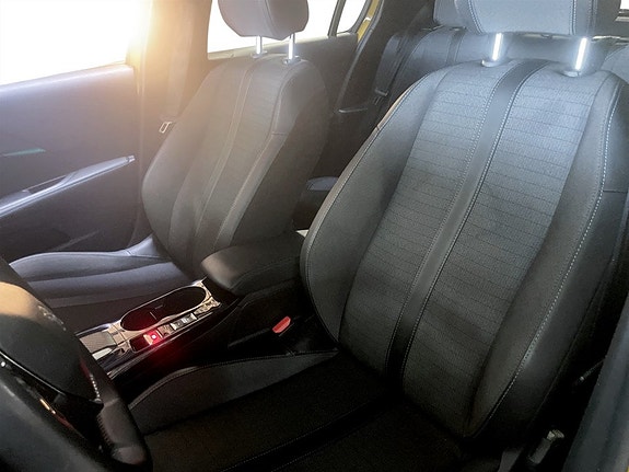 Peugeot e-208 6 of 16