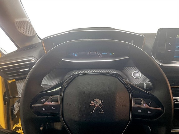 Peugeot e-208 8 of 16