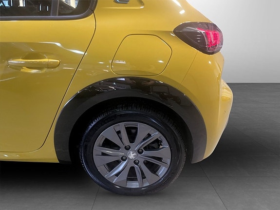 Peugeot e-208 15 of 16