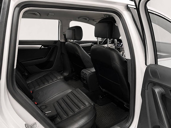Volkswagen Passat Alltrack 14 of 19