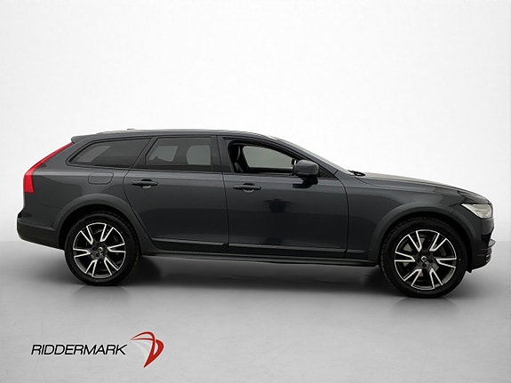 Volvo V90 Cross Country 9 of 30