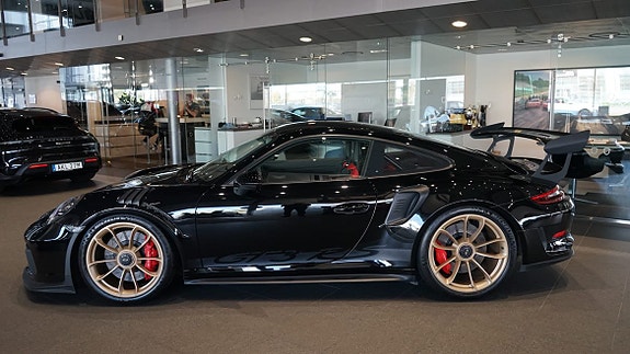 Porsche 911 4 of 8