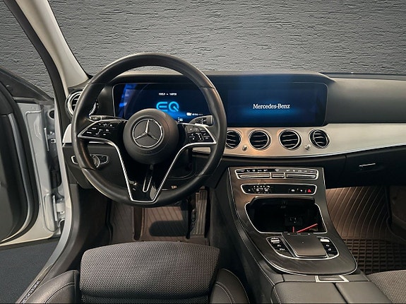 Mercedes-Benz E300 4 of 6