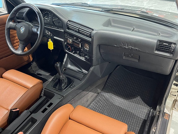 BMW 325i 16 of 20