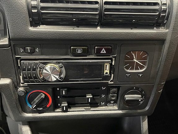 BMW 325i 12 of 20
