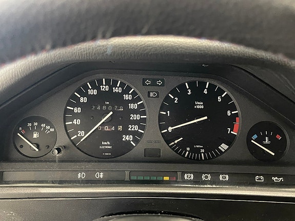 BMW 325i 11 of 20