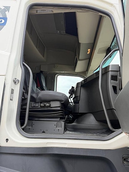 Volvo FH 460 Serie 9905 11 of 19