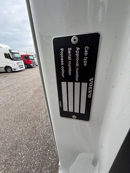 Volvo FH 460 Serie 9905 18 of 19