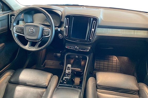 Volvo XC40 10 of 23