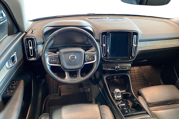 Volvo XC40 11 of 23